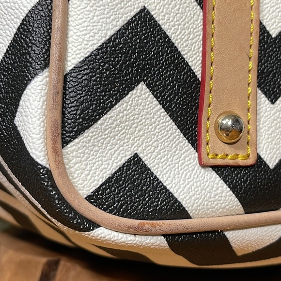 DOONEY & BOURKE CHEVRON LARGE SHOPPER TOTE - Picture 6 of 16